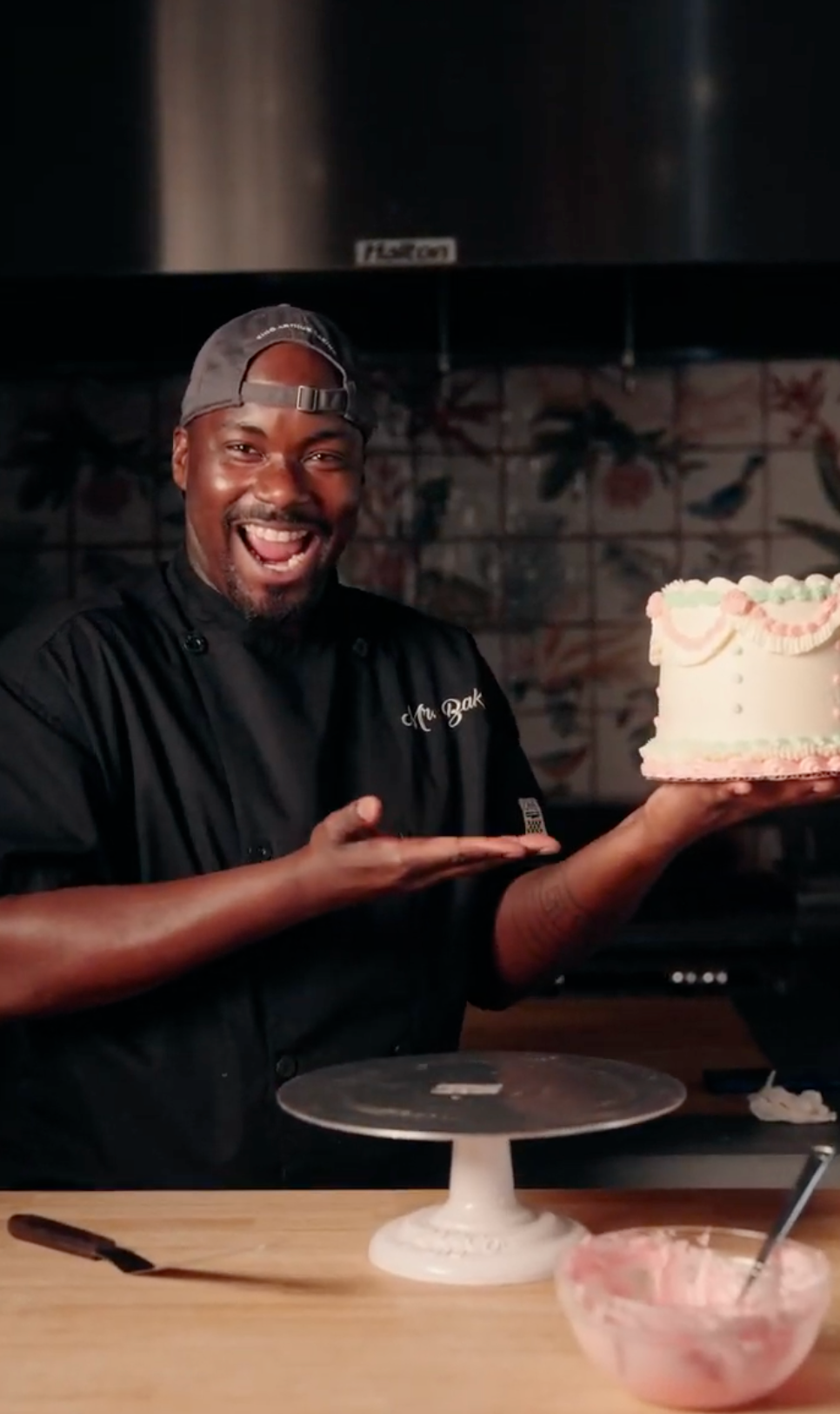 Cake Decorating Class with Mr. Bake